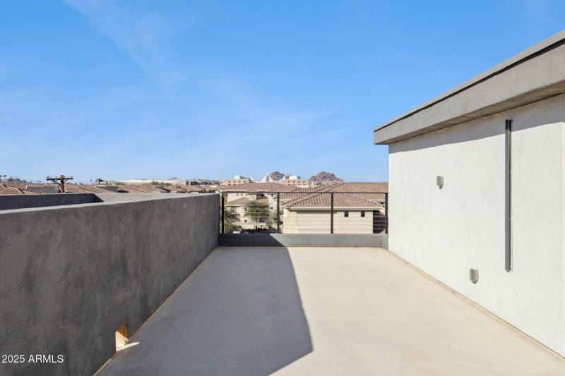 Private Rooftop Deck2