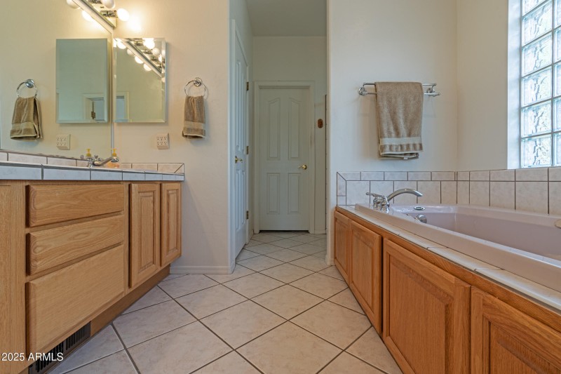 5 Piece Primary Bath with Walk in Closet