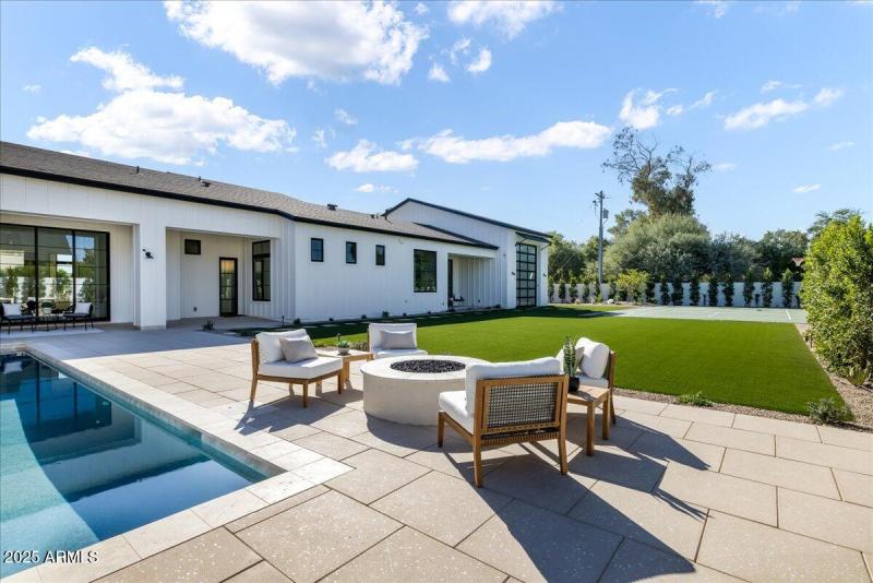 137-Firepit and Turf