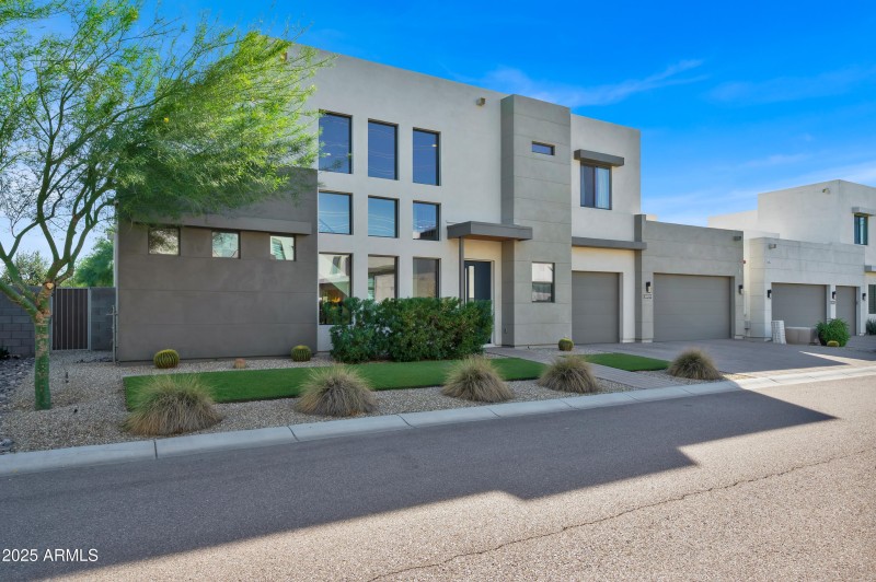 10929 E North Ln MLS-103