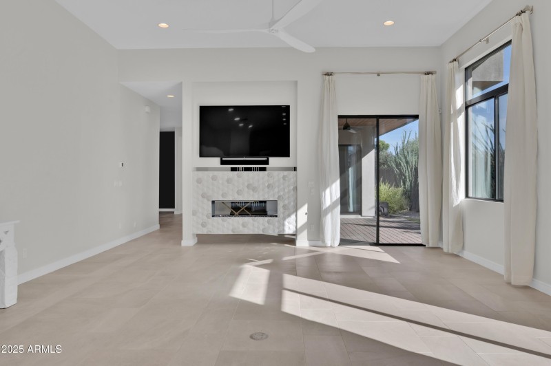 10929 E North Ln MLS-115