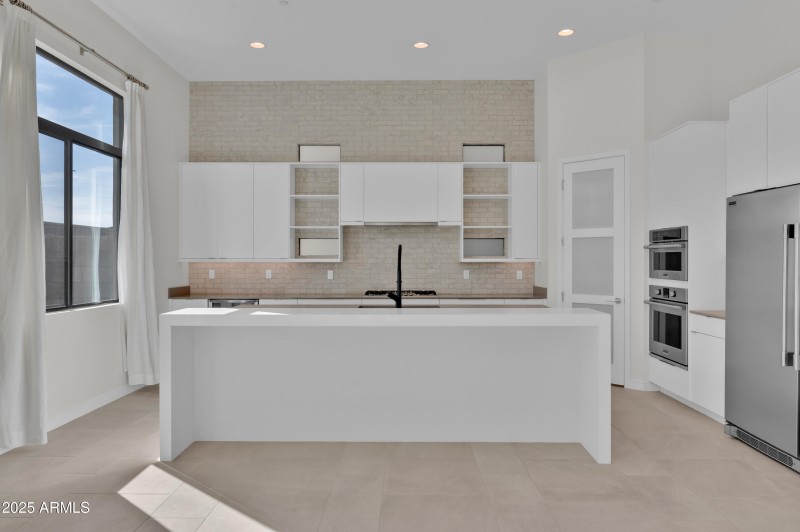 10929 E North Ln MLS-116