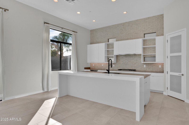 10929 E North Ln MLS-118