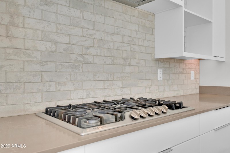 10929 E North Ln MLS-122