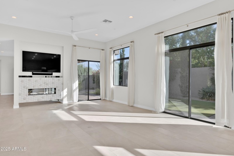 10929 E North Ln MLS-126