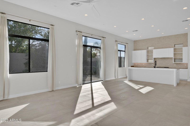 10929 E North Ln MLS-127