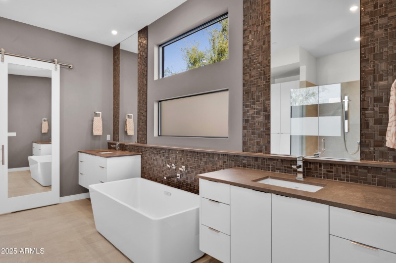 10929 E North Ln MLS-141