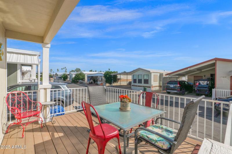 8700 University - 04Exterior