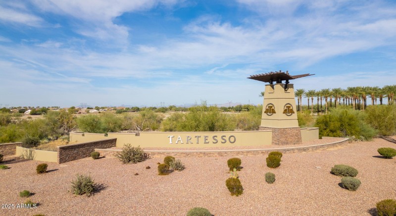 65-web-or-mls-29377 W Clarendon Ave Buck