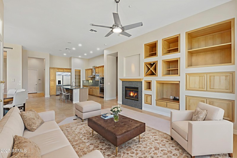 41601 N River Bend - Living Room