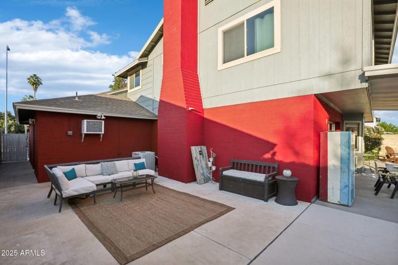 49-web-or-mls-W Portobello Ave-L0111r-03