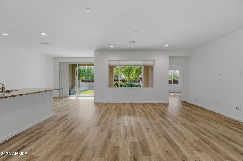 25-web-or-mls-4287 W Hanna Dr-25