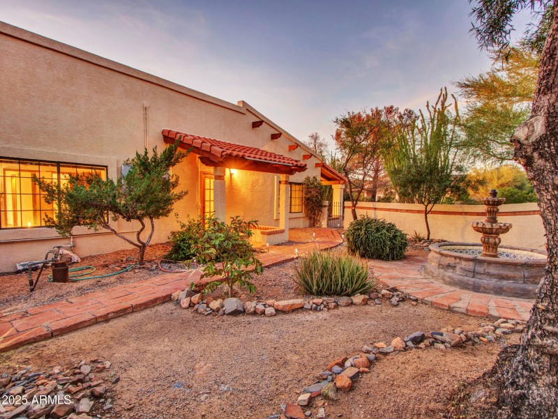 Sunset_02_Fountain-Courtyard-(3)