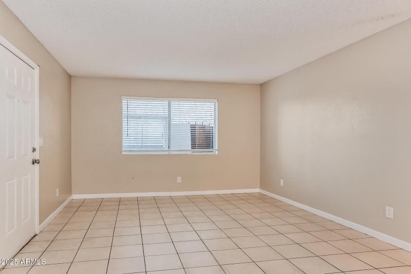 6-photo-Living-Room-ae029e04-6e30-4837-9