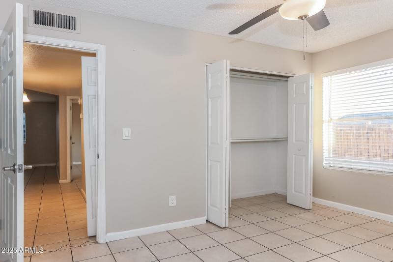 13-photo-Bedroom-d7410711-204a-4d97-86ba