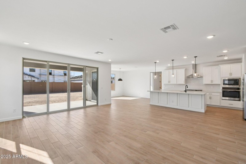 8-web-or-mls-E Saddle Way-S0111-008