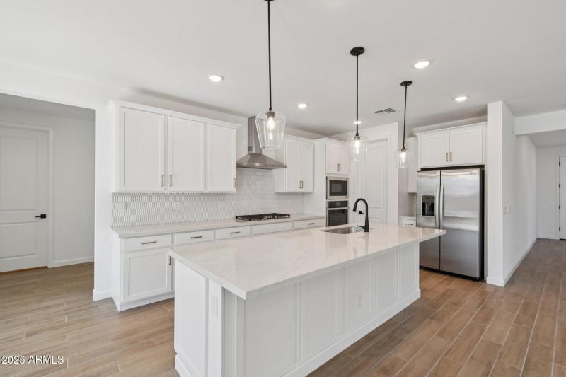 13-web-or-mls-E Saddle Way-S0111-011