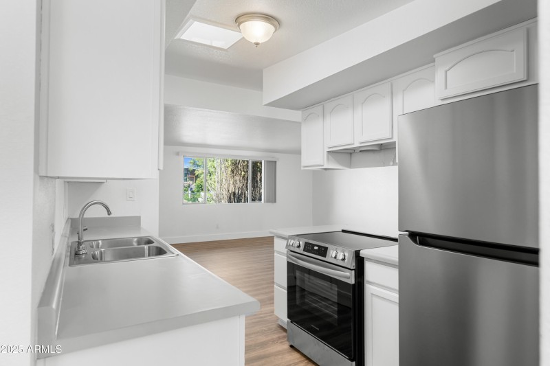 Interior - 365 Pine Tree Dr-4