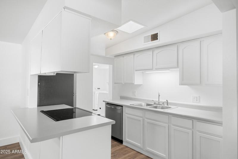 Interior - 365 Pine Tree Dr-5