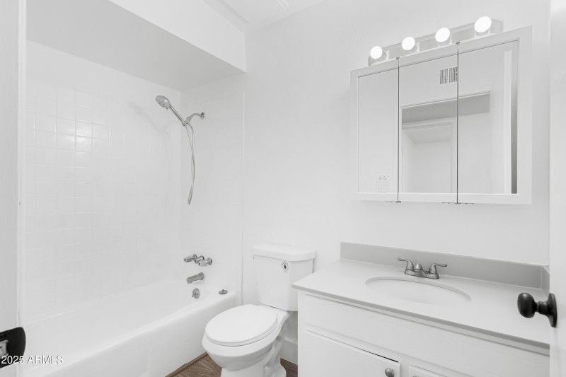 Interior - 365 Pine Tree Dr-13