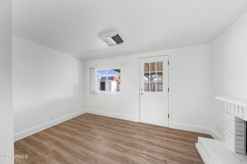 Interior - 365 Pine Tree Dr-14