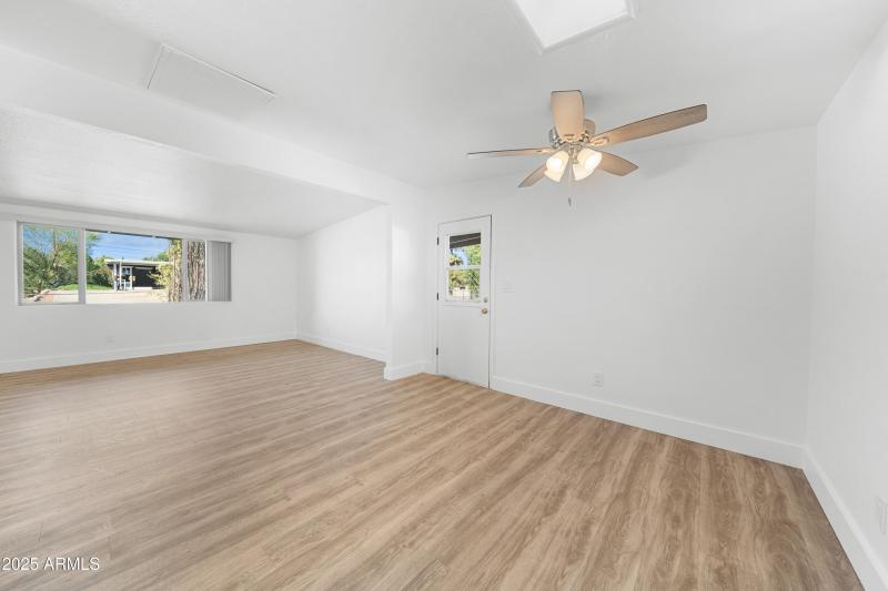 Interior - 365 Pine Tree Dr-16