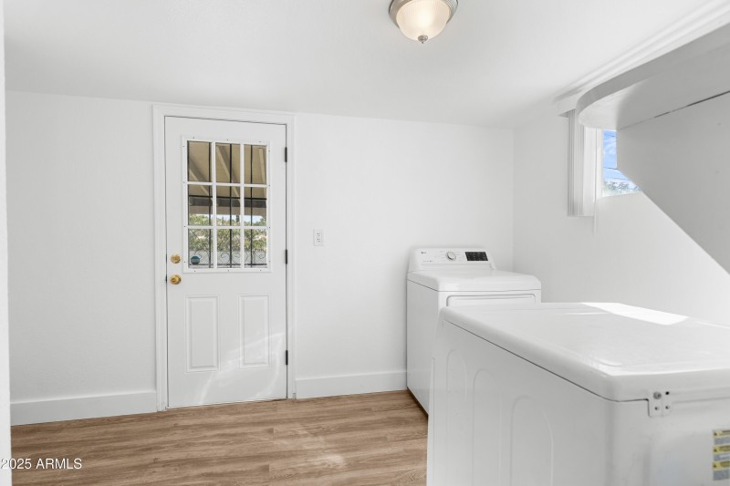 Interior - 365 Pine Tree Dr-17