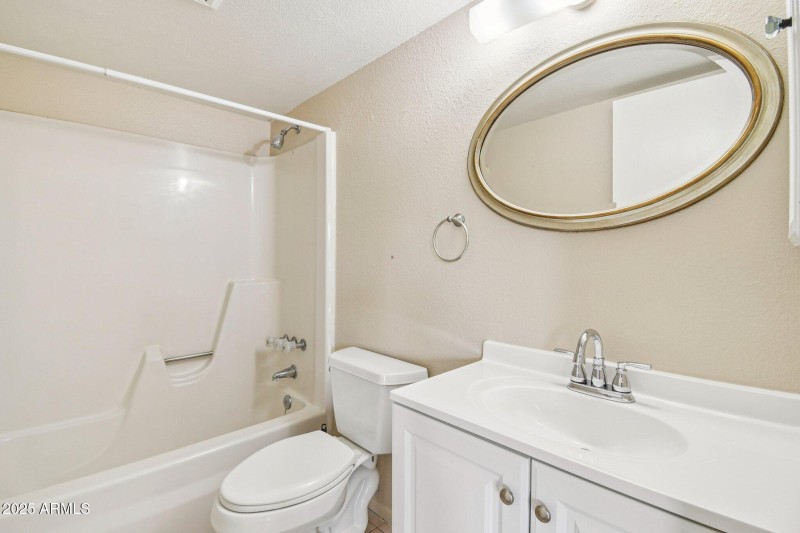 17-web-or-mls-N 62nd Ave-S0411-017