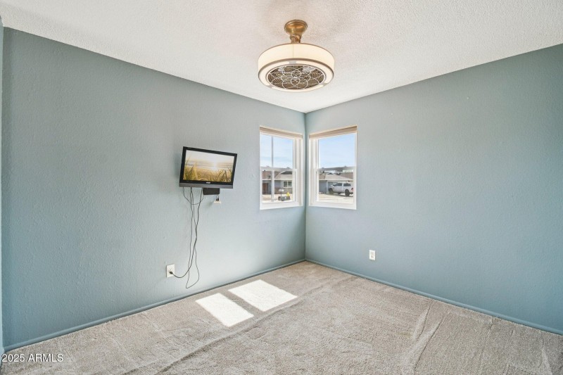 24-web-or-mls-N 62nd Ave-S0411-024