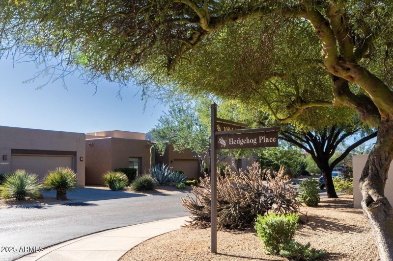 10894 E Hedgehog Place