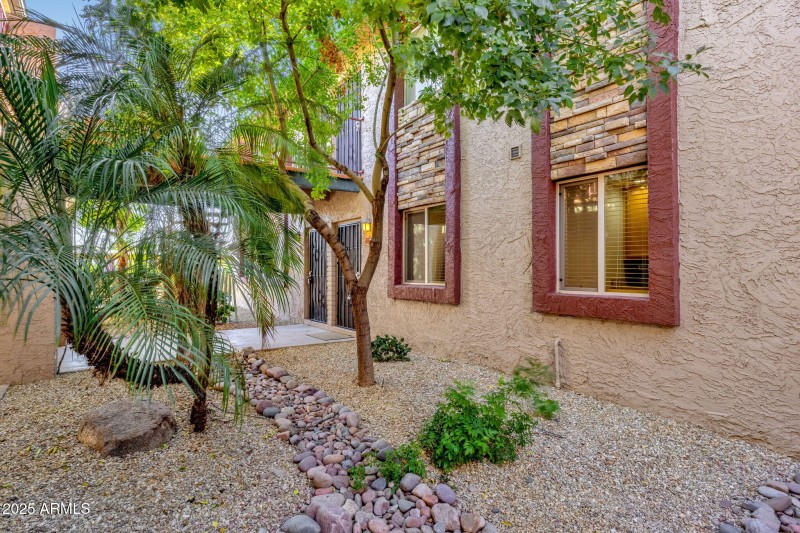 7-web-or-mls-4354-n-82nd-st-172