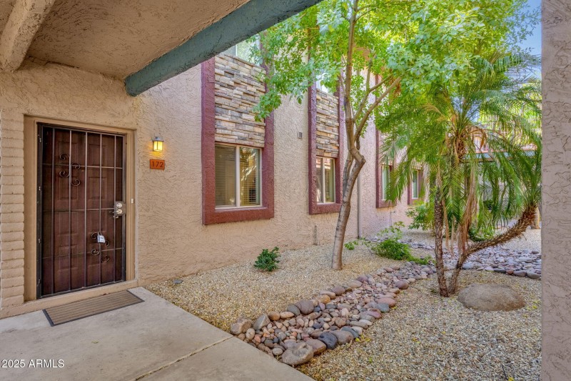 9-web-or-mls-4354-n-82nd-st-172