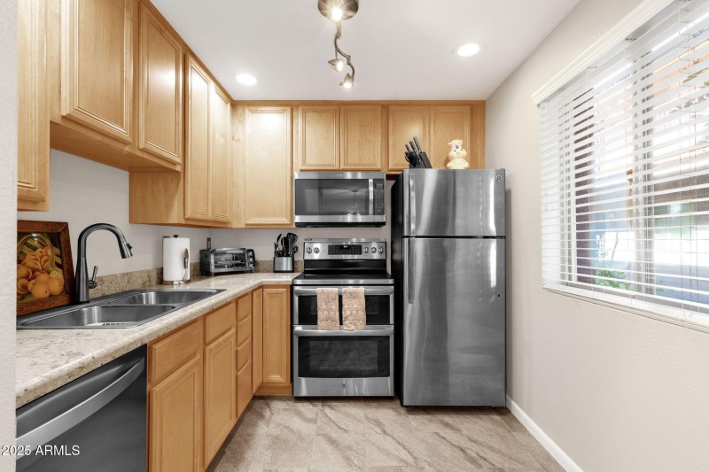 18-web-or-mls-4354-n-82nd-st-172