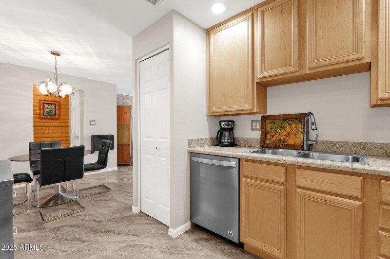 20-web-or-mls-4354-n-82nd-st-172