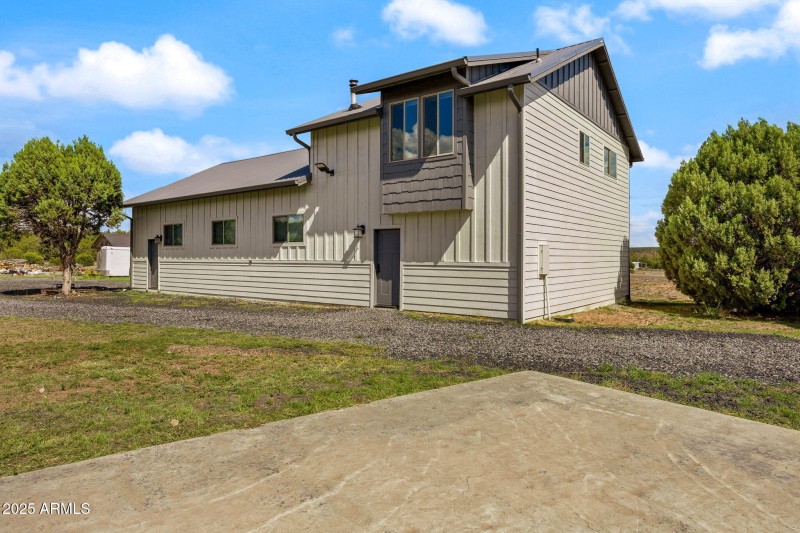 Shop W/ Living Quarters