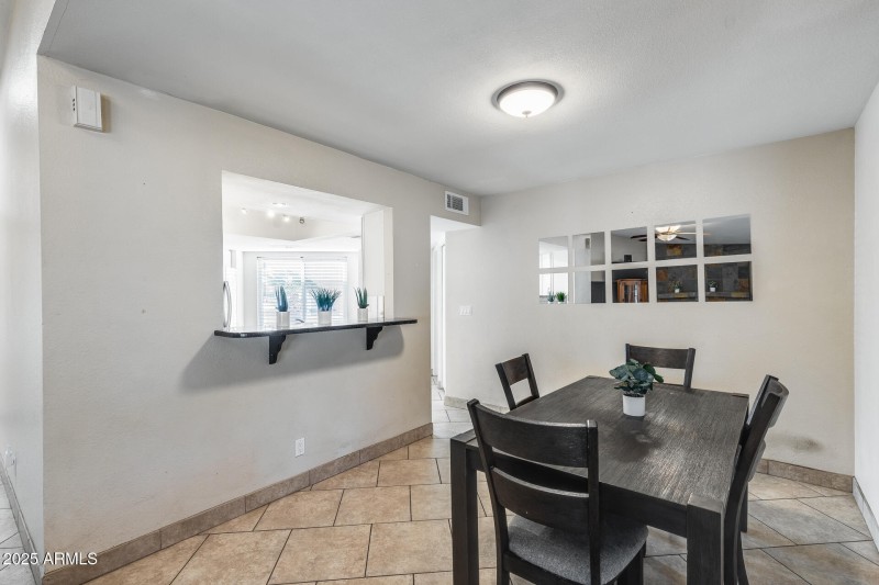 Breakfast bar in kitchen