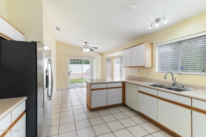 12_7414 w eugie ave-12