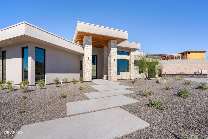 061_Exterior Entrance