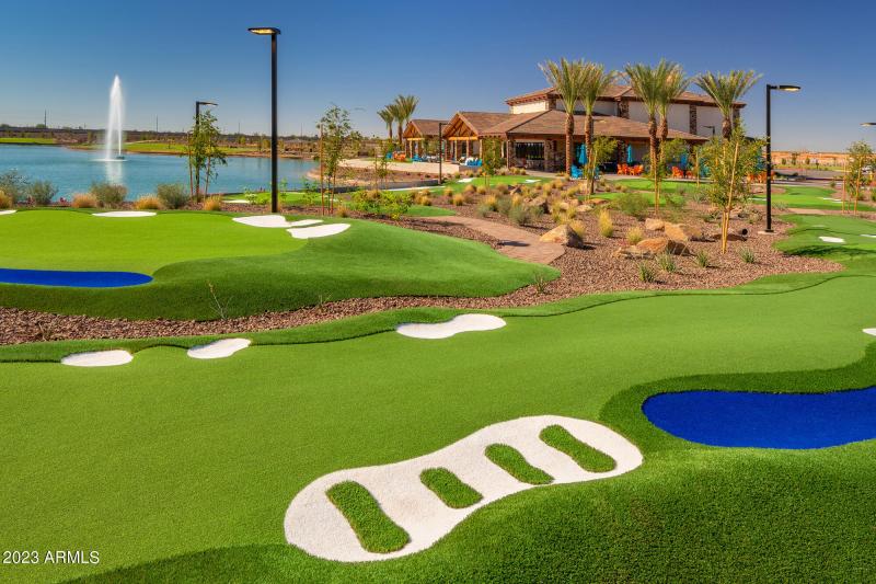 9 Hole Putting Course