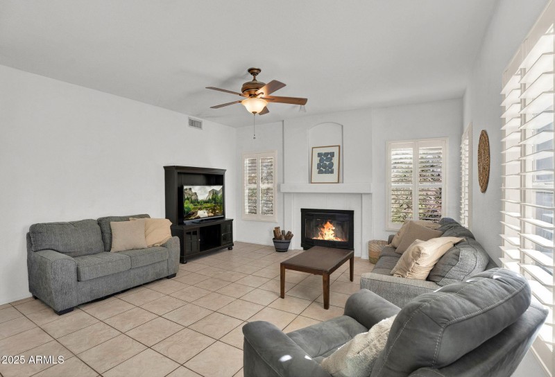 5-web-or-mls-4257 E Michelle Ave - 12