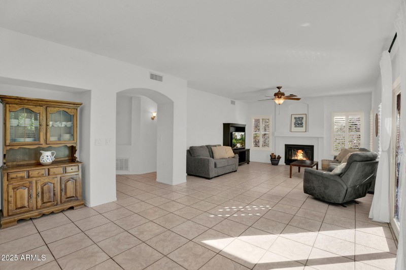 6-web-or-mls-4257 E Michelle Ave - 8