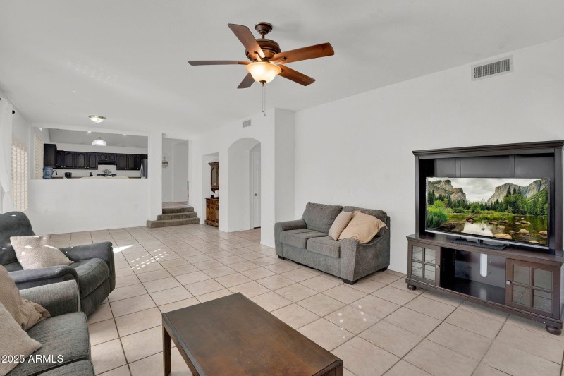 7-web-or-mls-4257 E Michelle Ave - 10