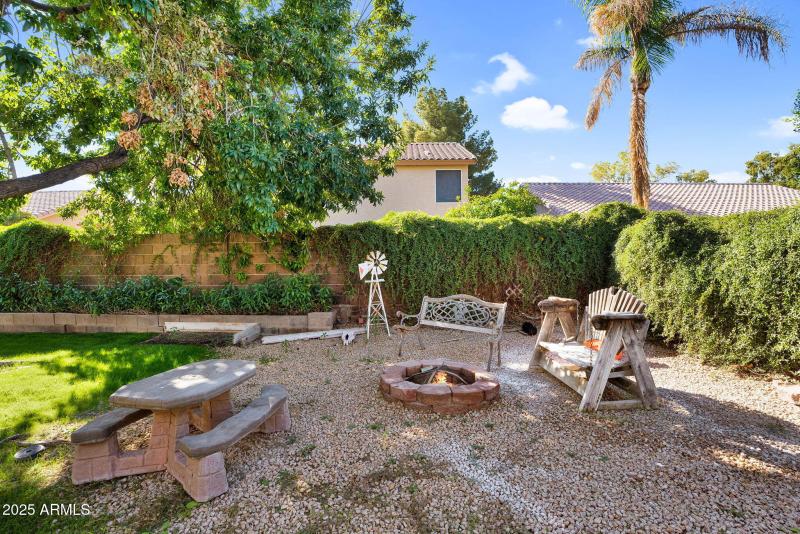 42-web-or-mls-4257 E Michelle Ave - 43