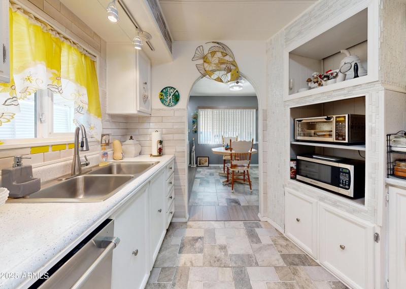 11411-N-91st-Ave-11032025_220358