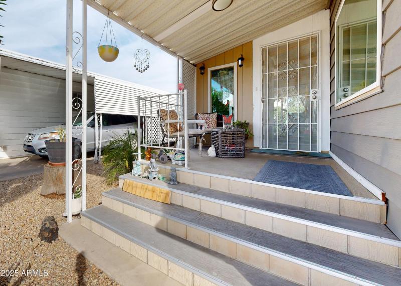 11411-N-91st-Ave-Staircase