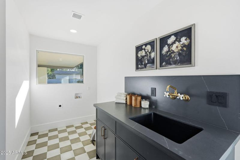 Main Floor Laudry Room