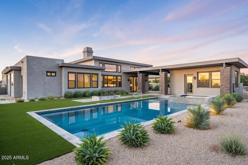 002_Indoor Outdoor Living