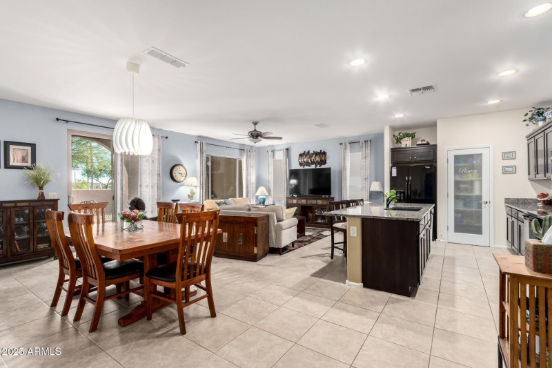 Plenty room to entertain