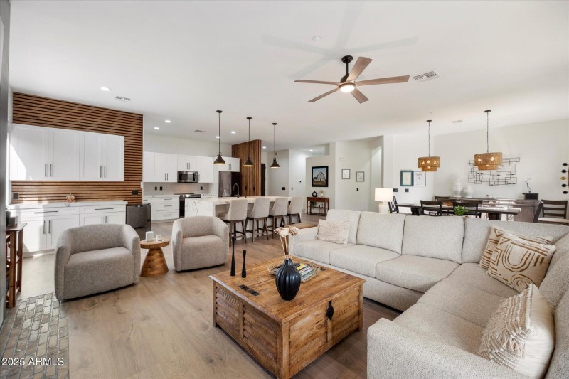 05-SHEENA Open Concept