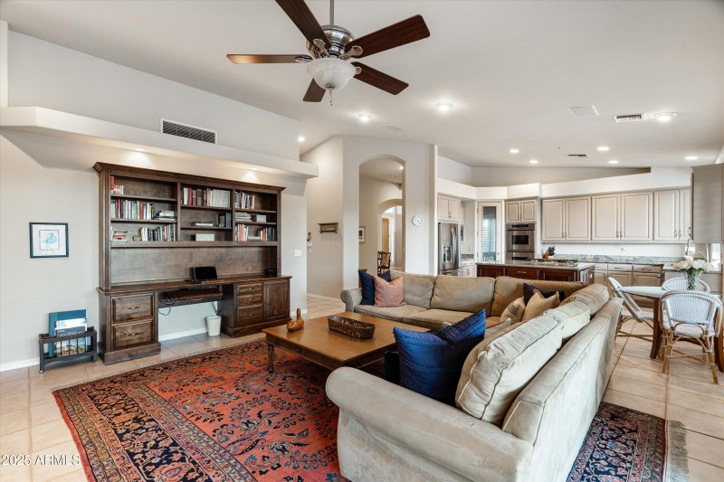 10-10836 N 95th Pl (10 of 64)